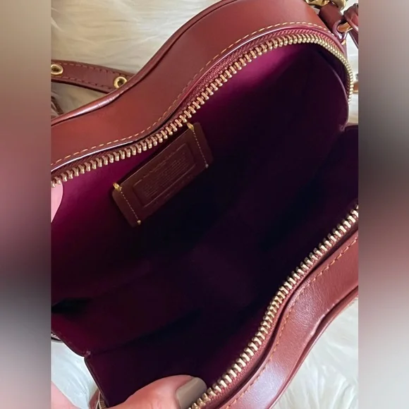 CE726 - Coach Heart Crossbody in Signature Canvas - Picture 8 of 12